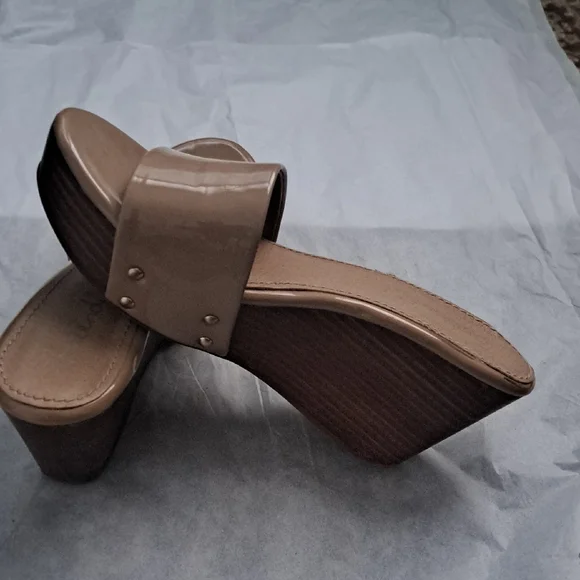 Splendid Tan Slide Sandals Minimalist Design - Picture 3 of 6